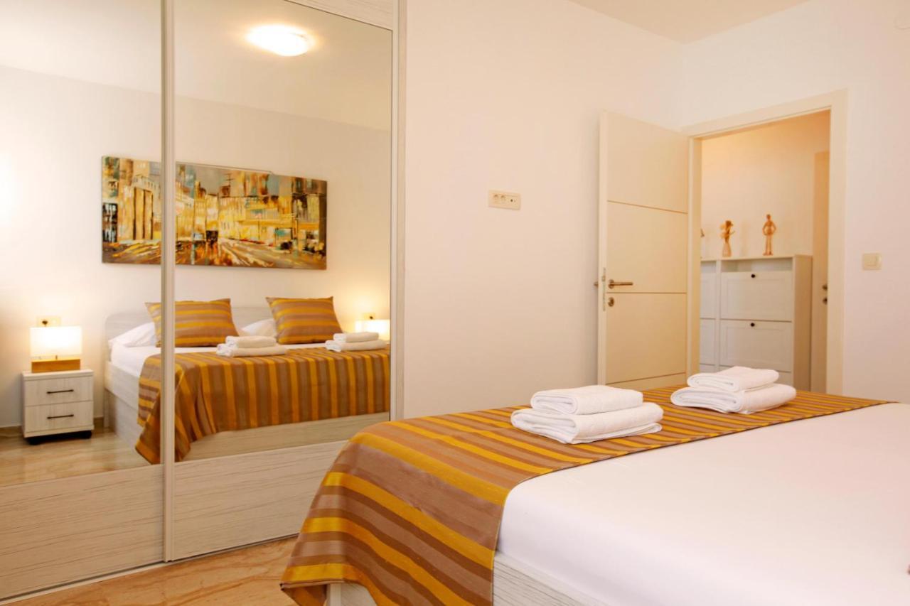 Modern 2-Bed Apt, Late Check In Available Split Extérieur photo