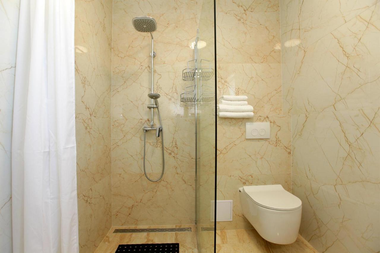 Modern 2-Bed Apt, Late Check In Available Split Extérieur photo