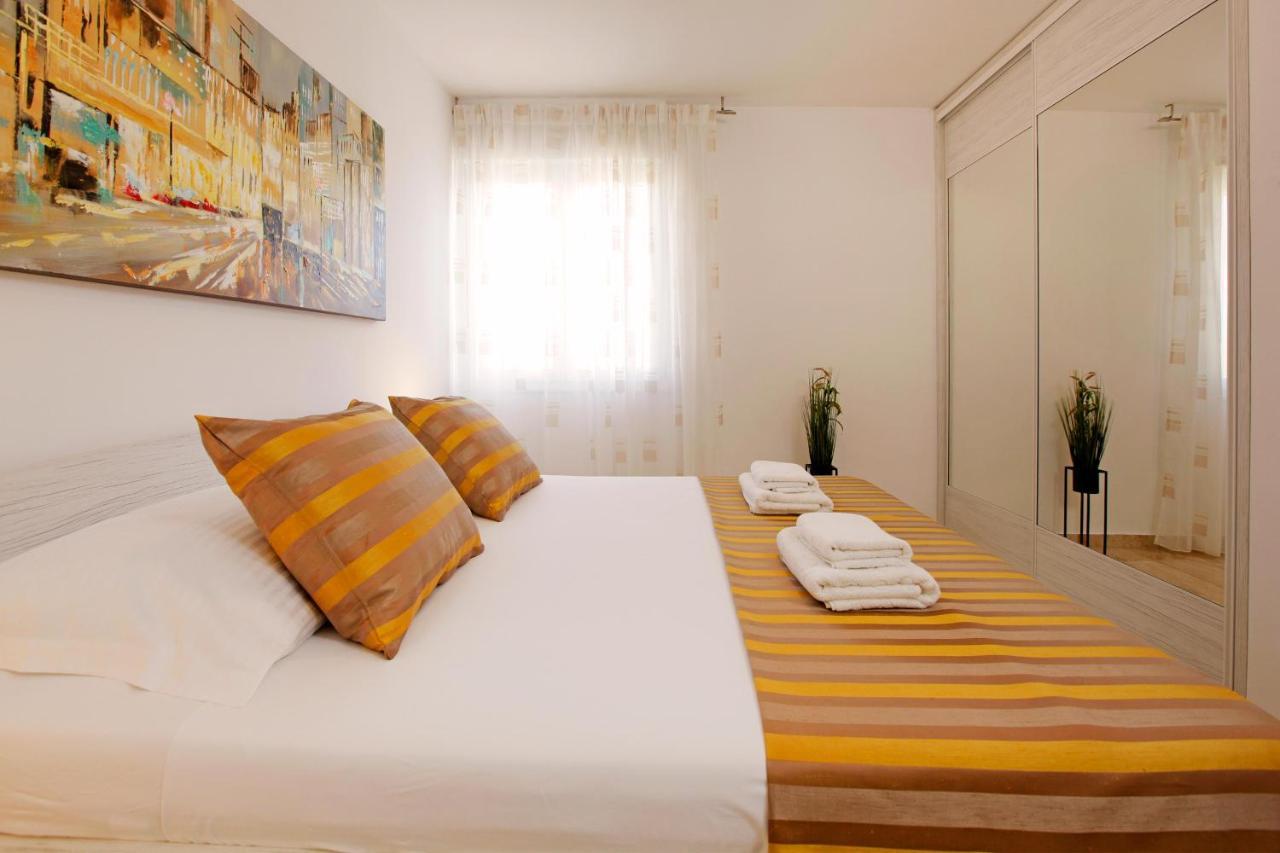 Modern 2-Bed Apt, Late Check In Available Split Extérieur photo