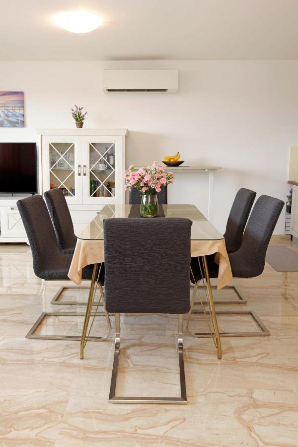 Modern 2-Bed Apt, Late Check In Available Split Extérieur photo