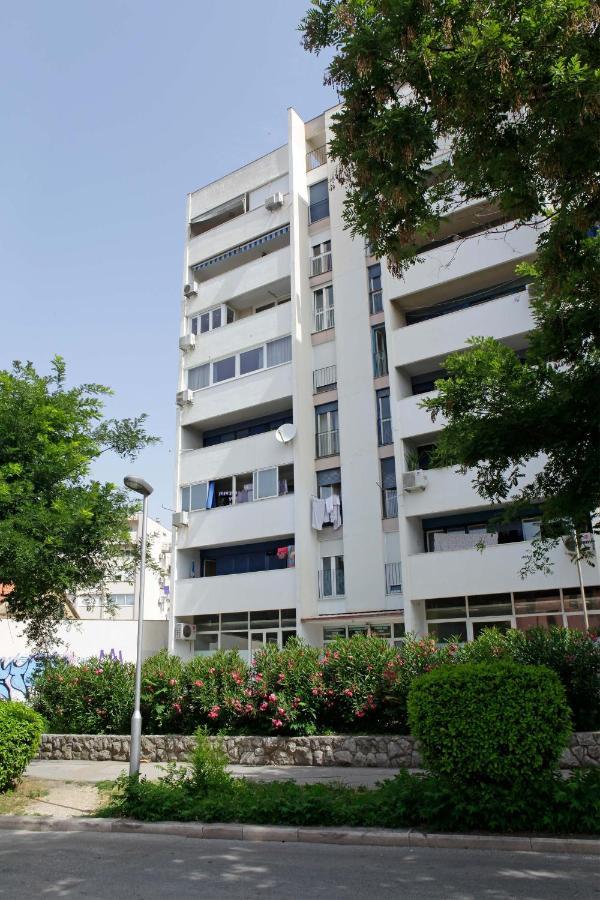Modern 2-Bed Apt, Late Check In Available Split Extérieur photo